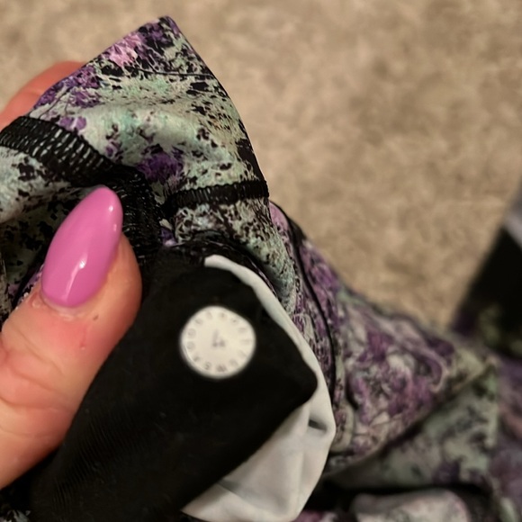 Lululemon Wunder Under Hi-Rise Tight (Nulux 28")
Vivid Vision - Picture 7 of 7